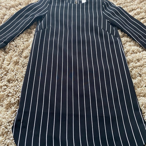 Above the knee striped black dress - Picture 2 of 3